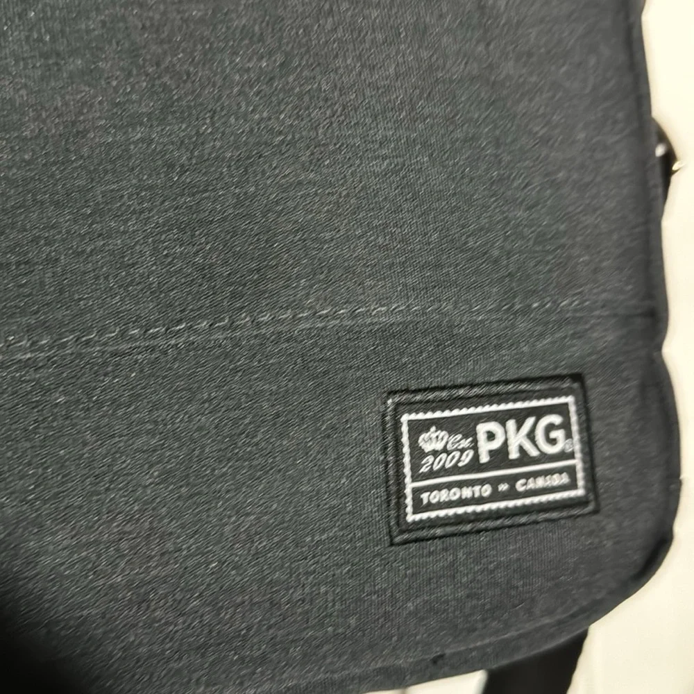 PKG Canada Richmond gray / black messenger bag / laptop bag / commuter bag